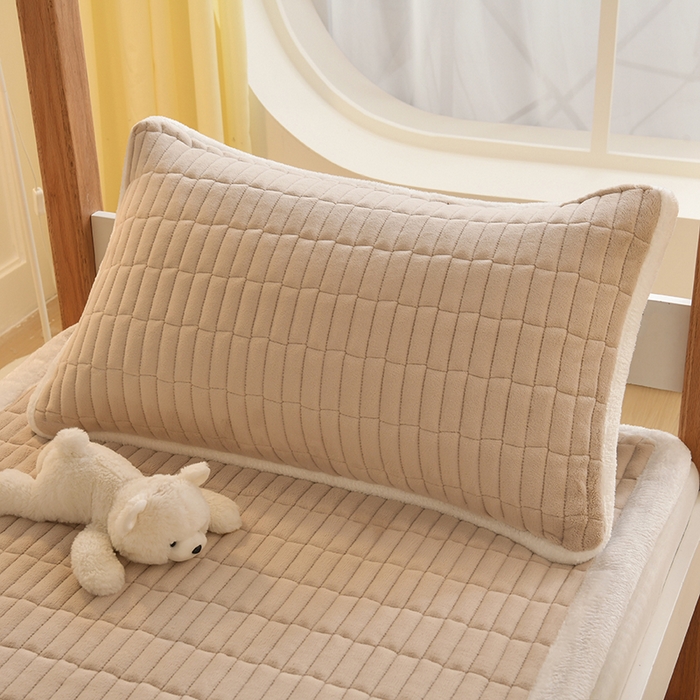 91家纺网 家纺一手货源 找家纺 悠米悠家 2025新款学生款兔毛绒刺绣夹棉上下铺床褥 小狗-卡其色