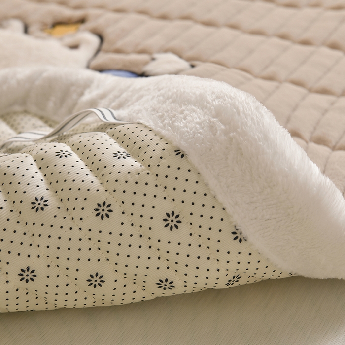 91家纺网 家纺一手货源 找家纺 悠米悠家 2025新款学生款兔毛绒刺绣夹棉上下铺床褥 小狗-卡其色