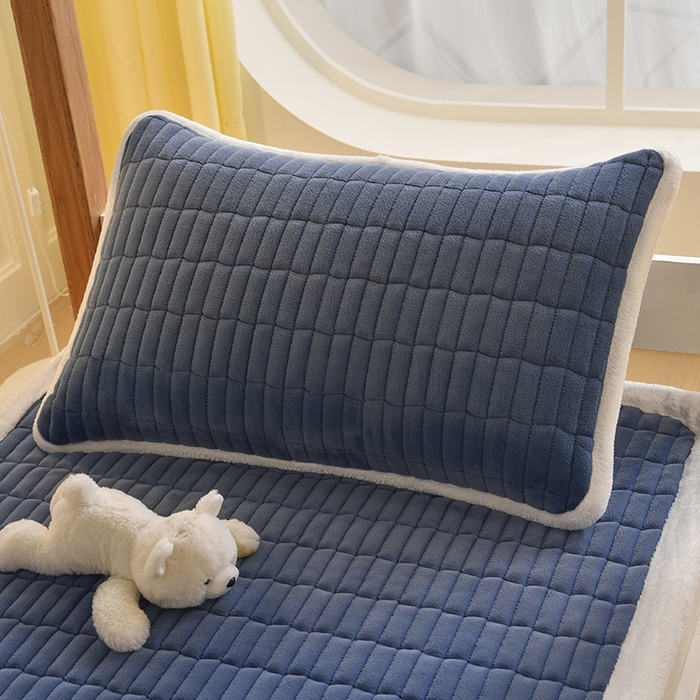 91家纺网 家纺一手货源 找家纺 悠米悠家 2025新款学生款兔毛绒刺绣夹棉上下铺床褥 小狗-深蓝