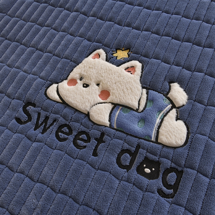 91家纺网 家纺一手货源 找家纺 悠米悠家 2025新款学生款兔毛绒刺绣夹棉上下铺床褥 小狗-深蓝