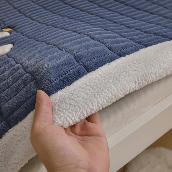 91家纺网 家纺一手货源 找家纺 悠米悠家 2025新款学生款兔毛绒刺绣夹棉上下铺床褥 小狗-深蓝