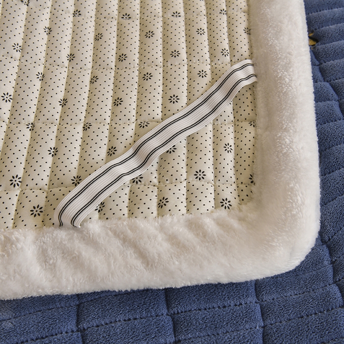 91家纺网 家纺一手货源 找家纺 悠米悠家 2025新款学生款兔毛绒刺绣夹棉上下铺床褥 小狗-深蓝