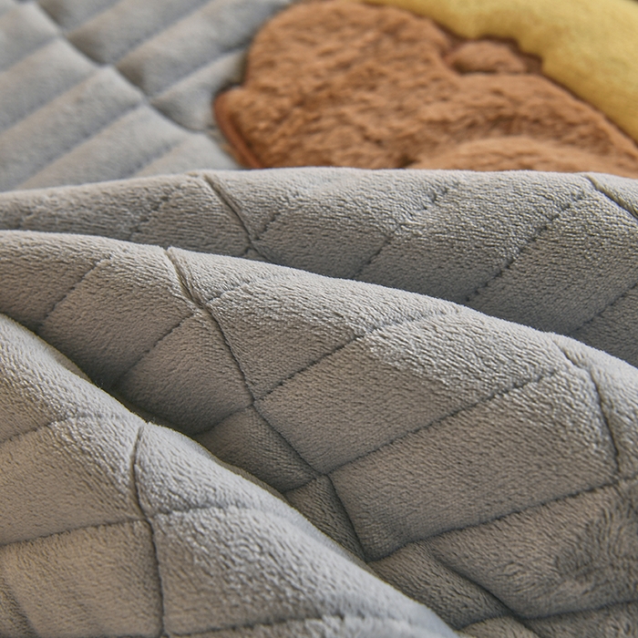 91家纺网 家纺一手货源 找家纺 悠米悠家 2025新款学生款兔毛绒刺绣夹棉上下铺床褥 小熊-灰色