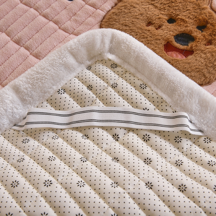 91家纺网 家纺一手货源 找家纺 悠米悠家 2025新款学生款兔毛绒刺绣夹棉上下铺床褥 小熊-粉色