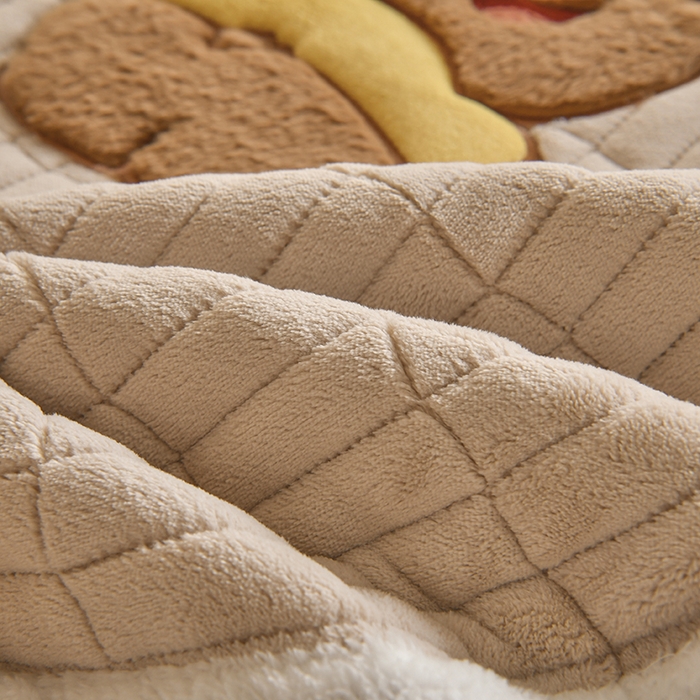 91家纺网 家纺一手货源 找家纺 悠米悠家 2025新款学生款兔毛绒刺绣夹棉上下铺床褥 小熊-卡其色