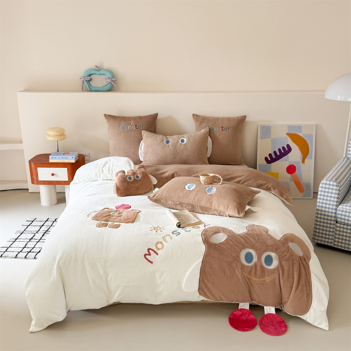 91家纺网 家纺一手货源 找家纺 （总）曼布缇 2025冬季新品MBT工艺款加厚230g高克重牛奶绒绣花四件套-怪可爱 会员减20元【控价：券后298/328起】