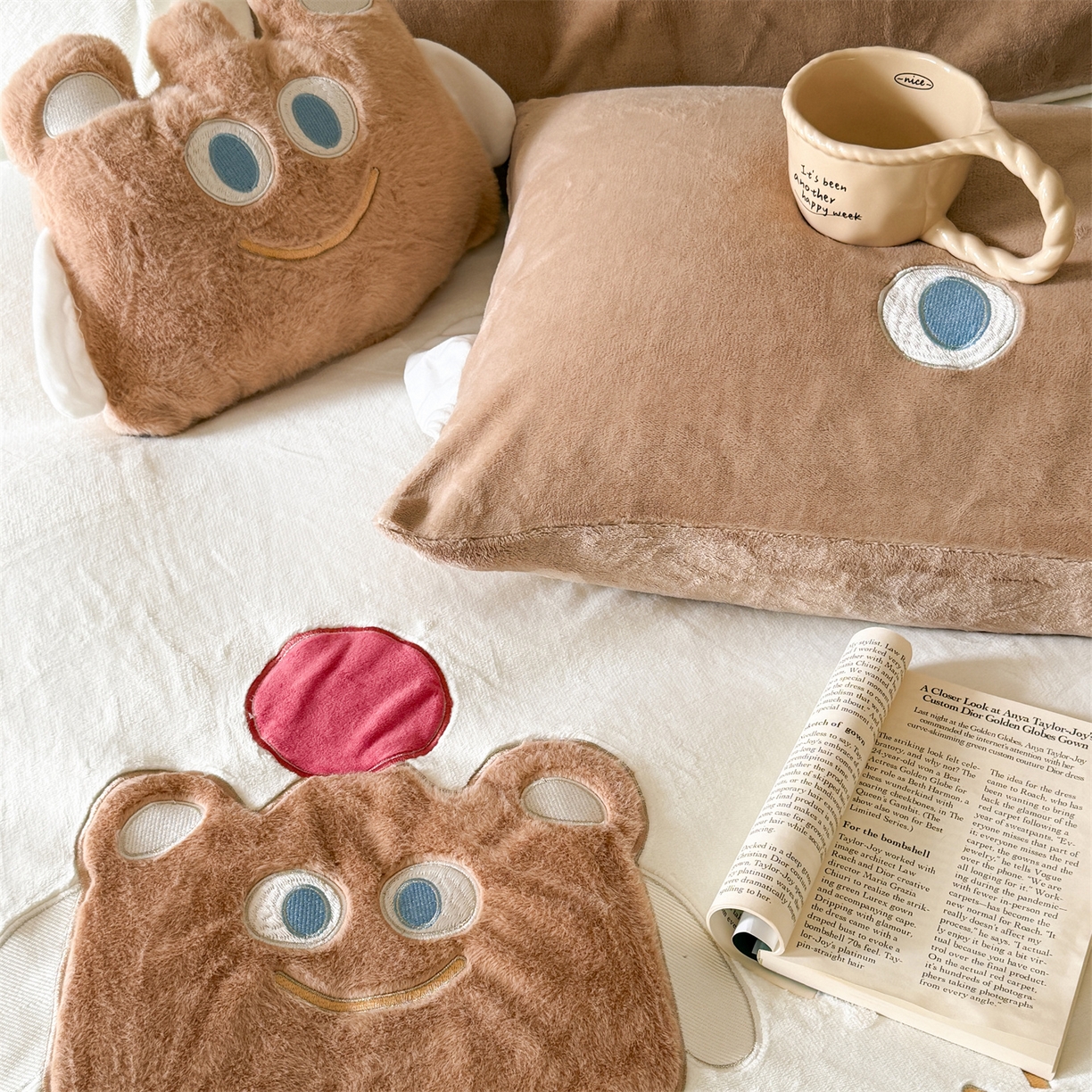 91家纺网 家纺一手货源 找家纺 （总）曼布缇 2025冬季新品MBT工艺款加厚230g高克重牛奶绒绣花四件套-怪可爱 会员减20元【控价：券后298/328起】