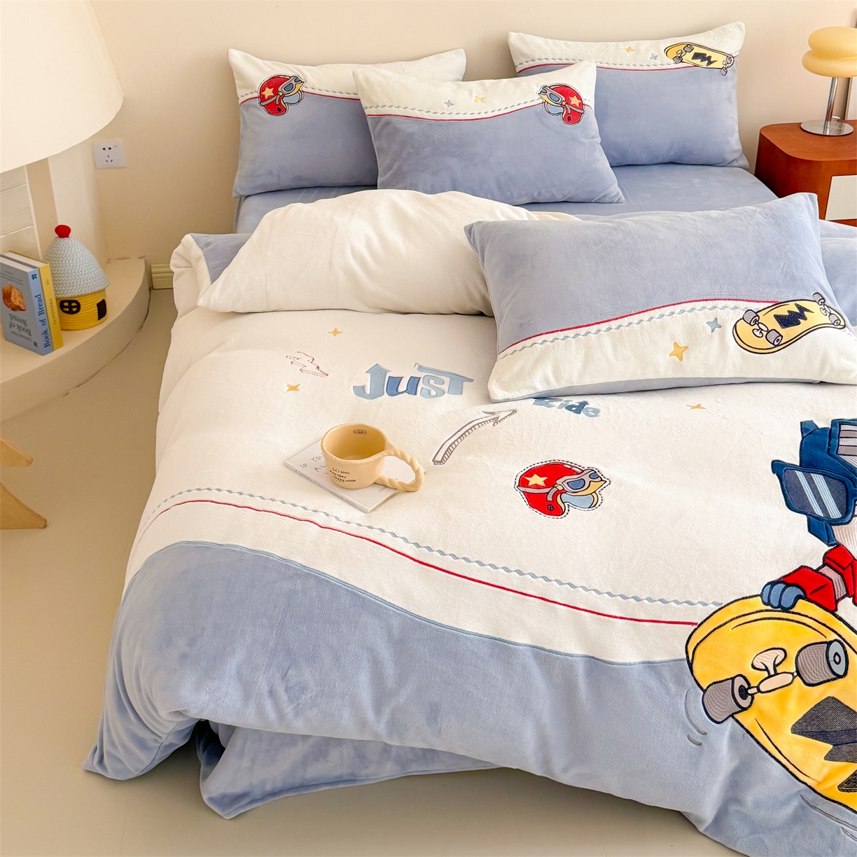 91家纺网 家纺一手货源 找家纺 （总）2025冬季新品MBT工艺款加厚230g高克重牛奶绒绣花四件套-滑板金刚 会员减20元【控价：券后298/328起】