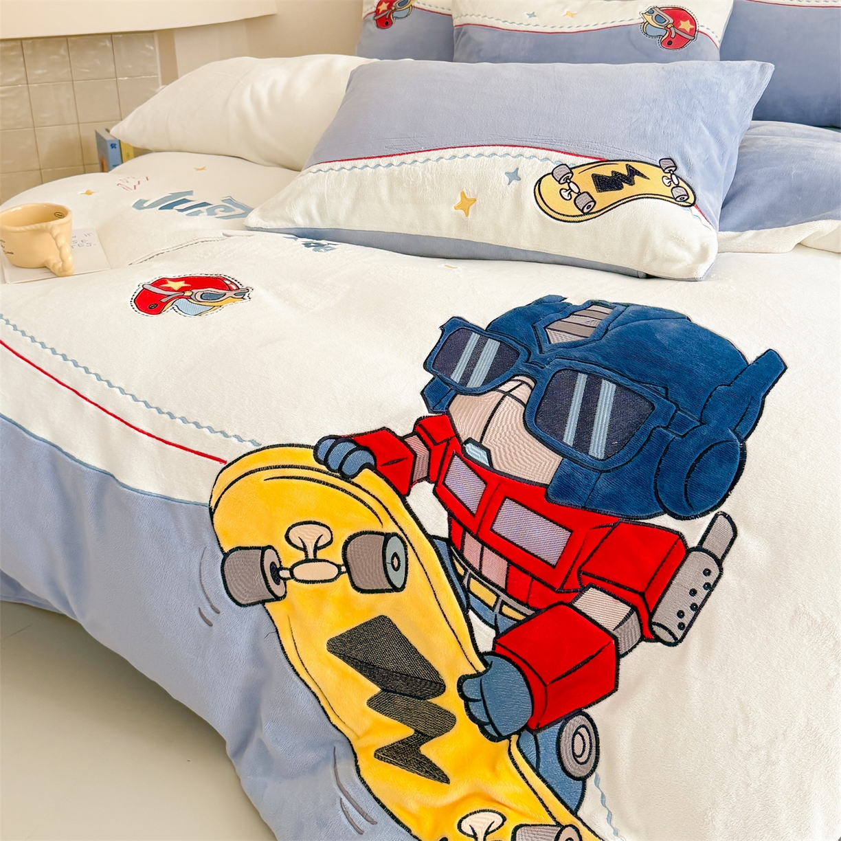 91家纺网 家纺一手货源 找家纺 （总）2025冬季新品MBT工艺款加厚230g高克重牛奶绒绣花四件套-滑板金刚 会员减20元【控价：券后298/328起】