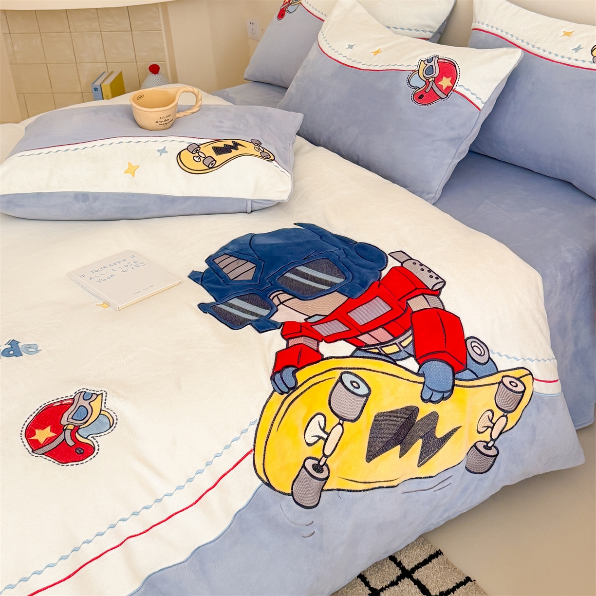 91家纺网 家纺一手货源 找家纺 （总）2025冬季新品MBT工艺款加厚230g高克重牛奶绒绣花四件套-滑板金刚 会员减20元【控价：券后298/328起】