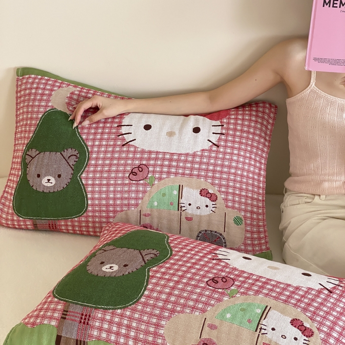 91家纺网 家纺一手货源 找家纺 麻依 2025新款治愈风全棉纯棉四层纱布枕巾 KT时光