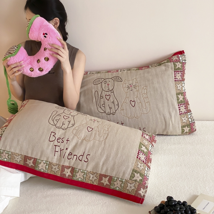 91家纺网 家纺一手货源 找家纺 麻依 2025新款治愈风全棉纯棉四层纱布枕巾 贴布猫