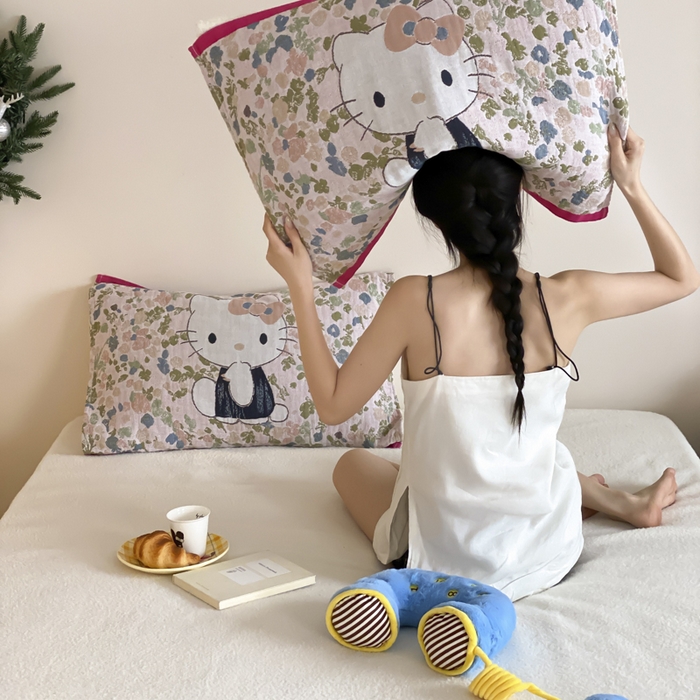 91家纺网 家纺一手货源 找家纺 麻依 2025新款治愈风全棉纯棉四层纱布枕巾 花丛KT