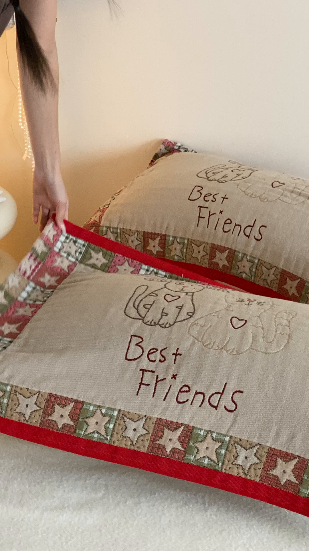 91家纺网 家纺一手货源 找家纺 麻依 2025新款治愈风全棉纯棉四层纱布枕巾 贴布猫