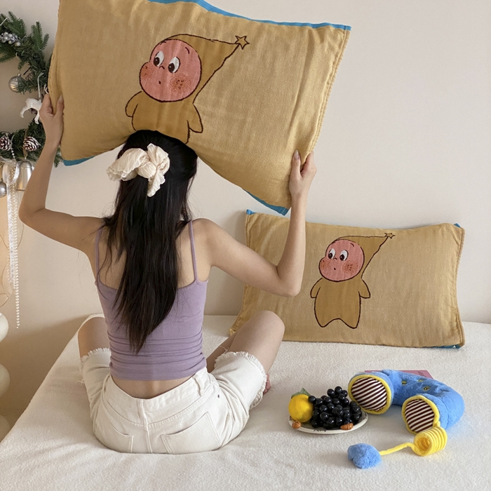 91家纺网 家纺一手货源 找家纺 麻依 2025新款治愈风全棉纯棉四层纱布枕巾 星星人