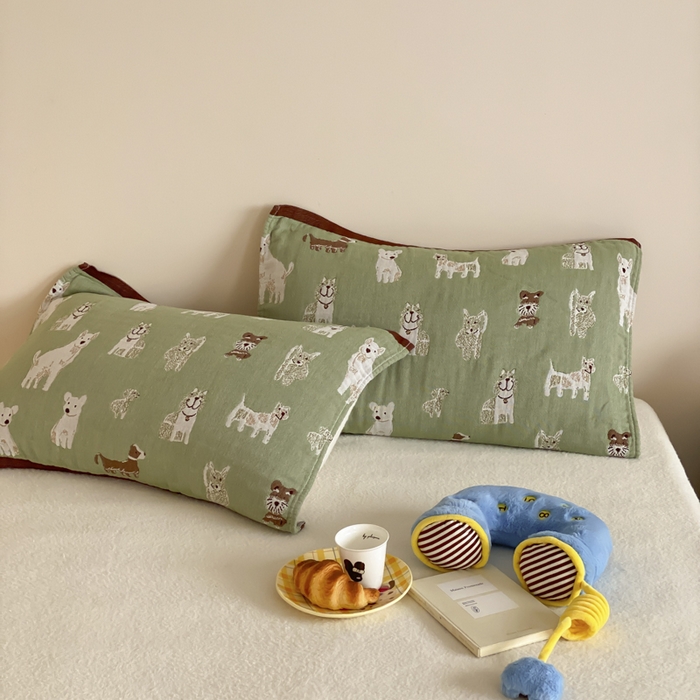 91家纺网 家纺一手货源 找家纺 麻依 2025新款治愈风全棉纯棉四层纱布枕巾 好多狗