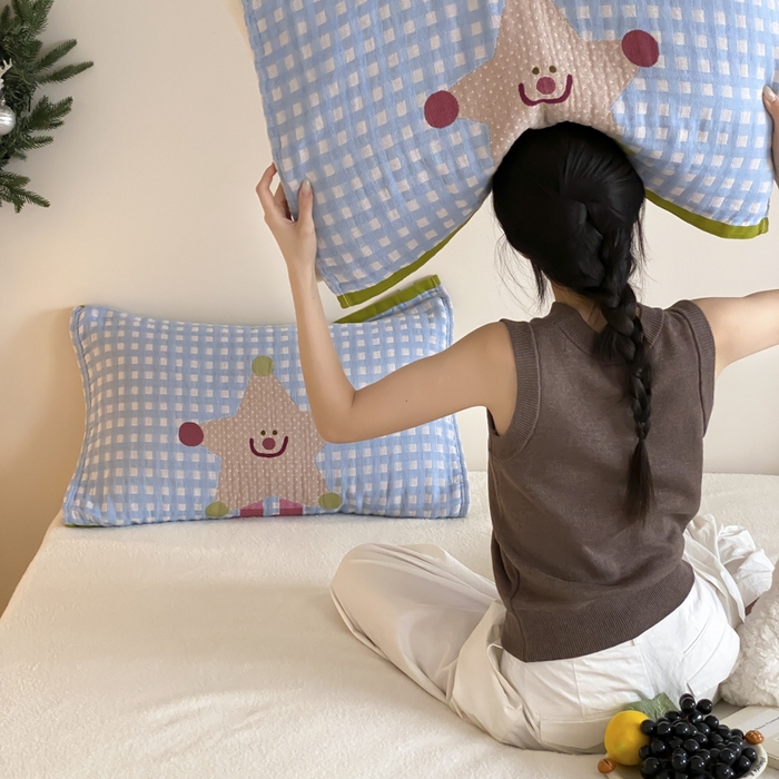 91家纺网 家纺一手货源 找家纺 麻依 2025新款治愈风全棉纯棉四层纱布枕巾 亮晶晶