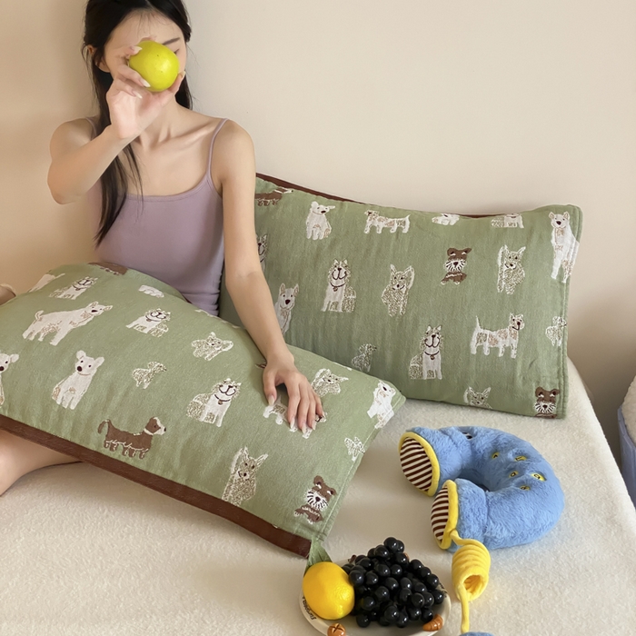 91家纺网 家纺一手货源 找家纺 麻依 2025新款治愈风全棉纯棉四层纱布枕巾 好多狗