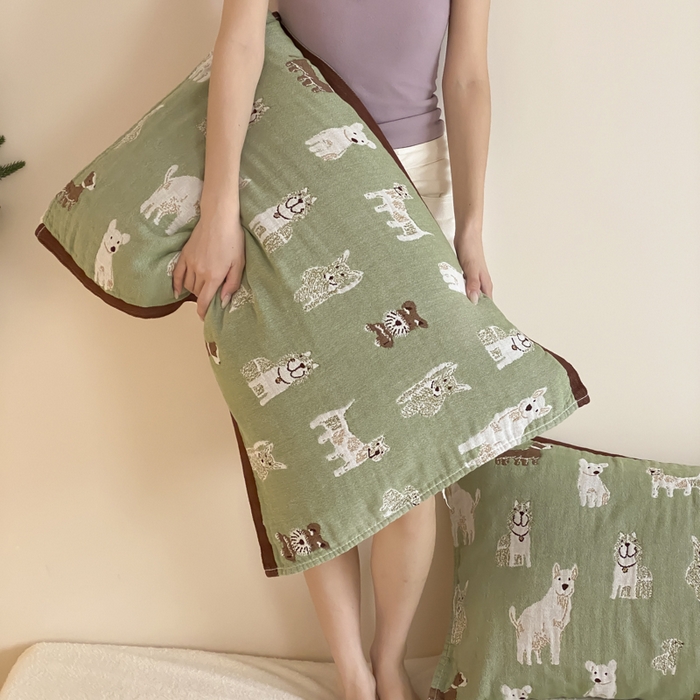 91家纺网 家纺一手货源 找家纺 麻依 2025新款治愈风全棉纯棉四层纱布枕巾 好多狗