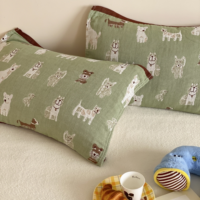 91家纺网 家纺一手货源 找家纺 麻依 2025新款治愈风全棉纯棉四层纱布枕巾 好多狗