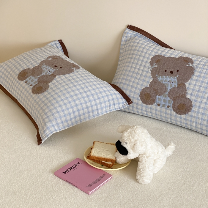 91家纺网 家纺一手货源 找家纺 麻依 2025新款治愈风全棉纯棉四层纱布枕巾 抱枕小熊