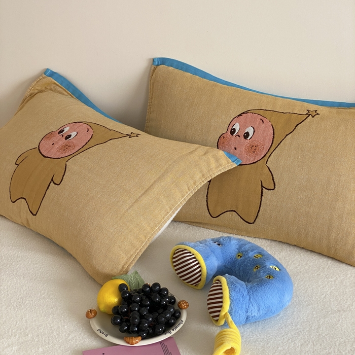 91家纺网 家纺一手货源 找家纺 麻依 2025新款治愈风全棉纯棉四层纱布枕巾 星星人