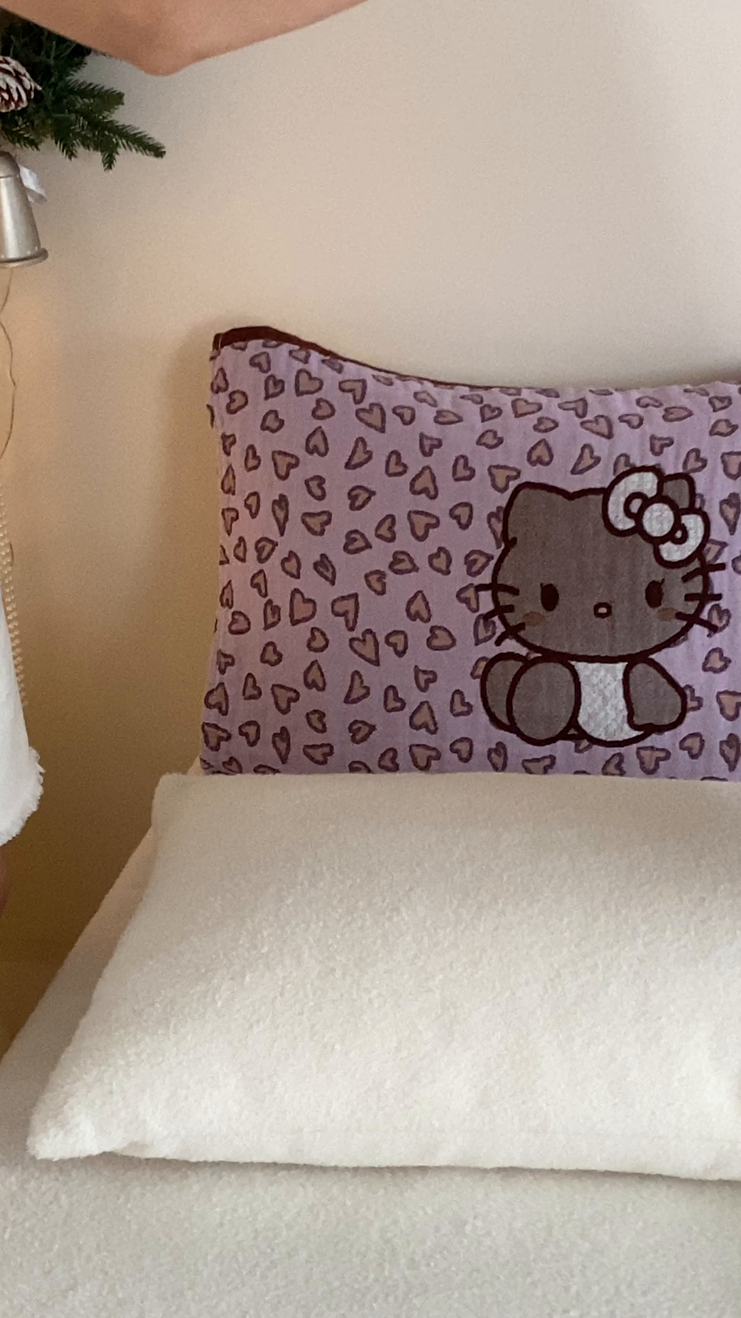 91家纺网 家纺一手货源 找家纺 麻依 2025新款治愈风全棉纯棉四层纱布枕巾 满心KT