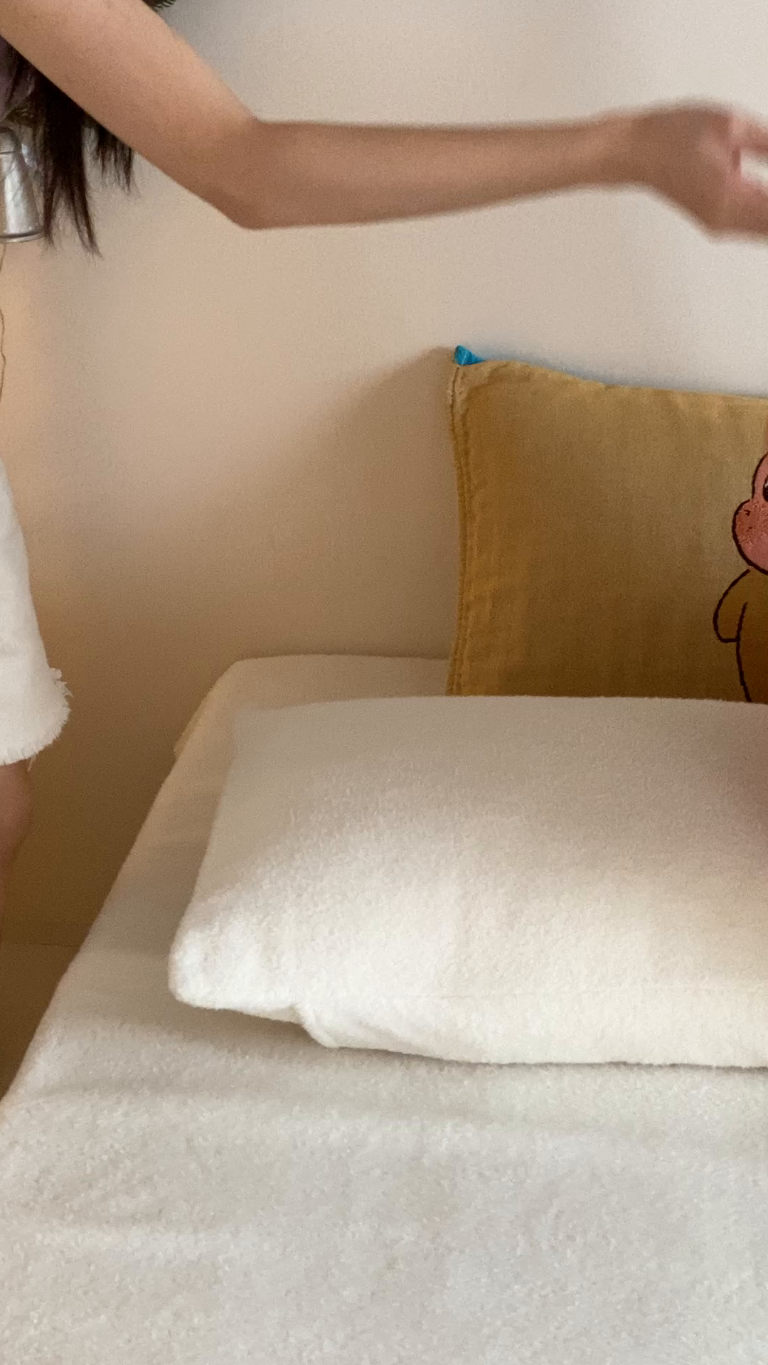 91家纺网 家纺一手货源 找家纺 麻依 2025新款治愈风全棉纯棉四层纱布枕巾 星星人