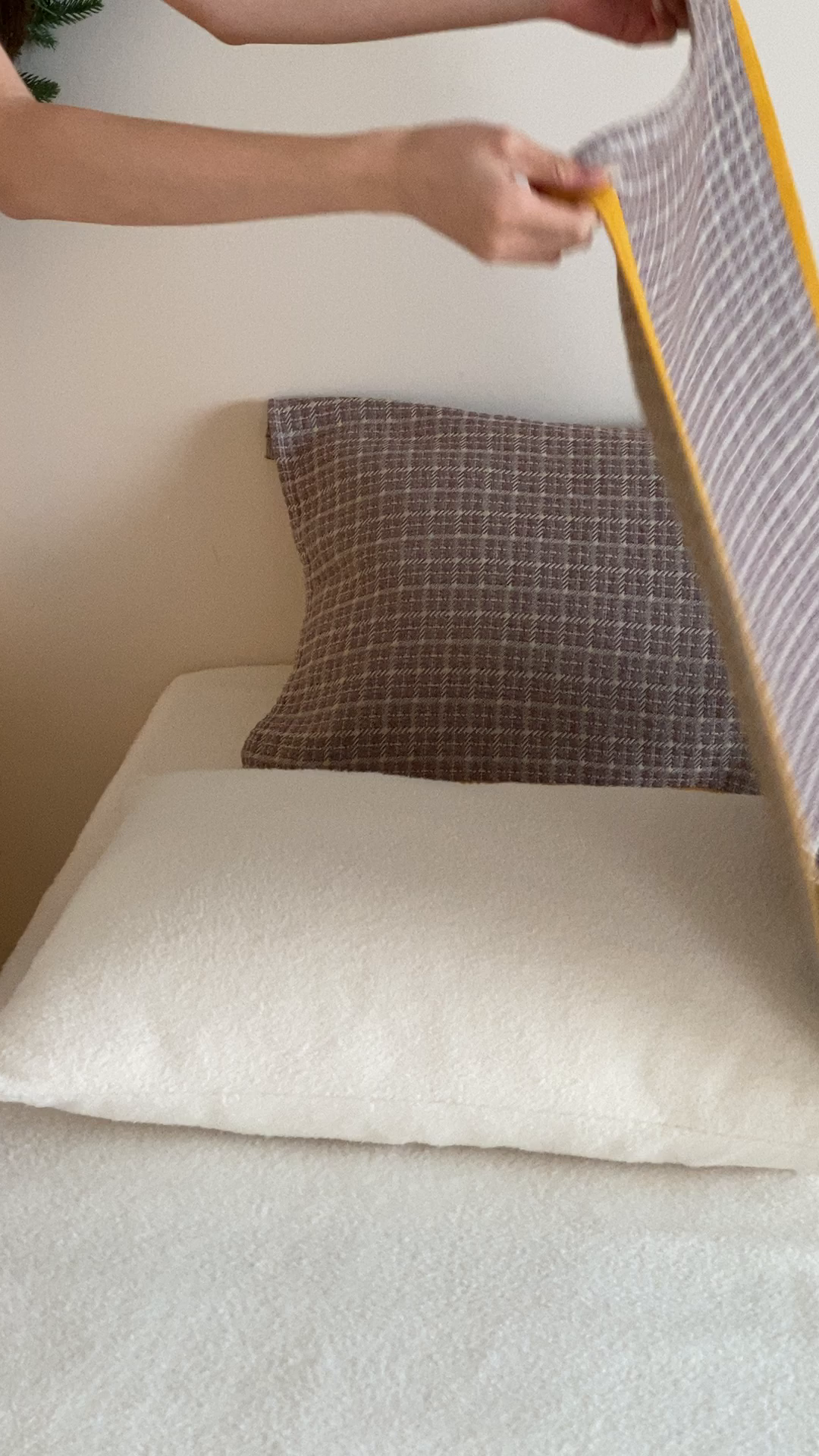 91家纺网 家纺一手货源 找家纺 麻依 2025新款治愈风全棉纯棉四层纱布枕巾 可可小猫