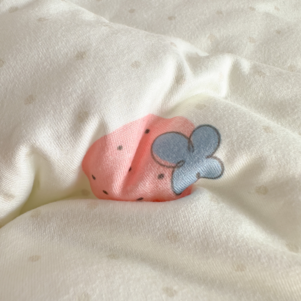 91家纺网 家纺一手货源 找家纺 睡美美家纺 2025新款秋冬亲肤柔软豆豆绒花边款冬被被芯 草莓日记