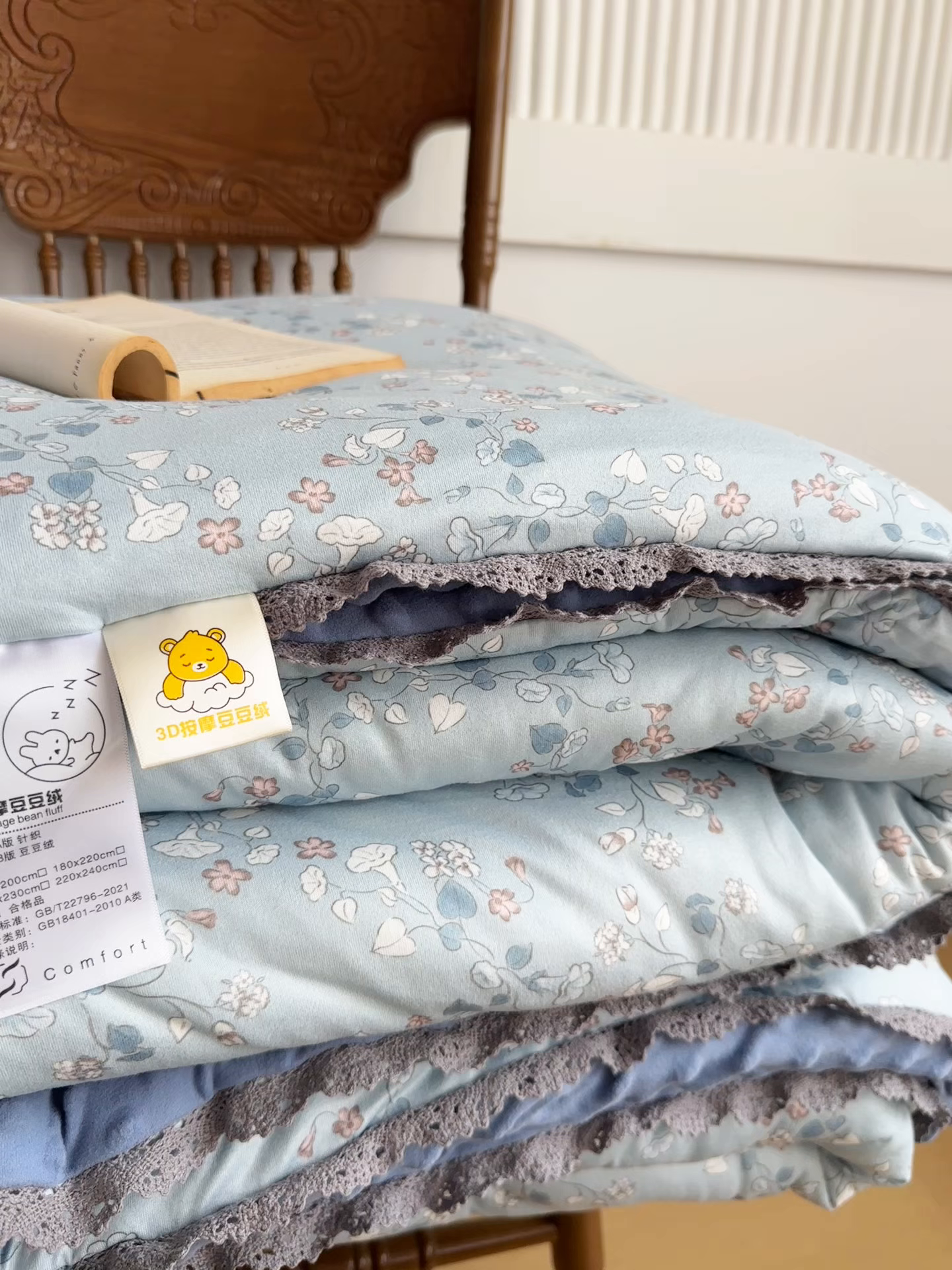 91家纺网 家纺一手货源 找家纺 睡美美家纺 2025新款秋冬亲肤柔软豆豆绒花边款冬被被芯 朝花夕拾