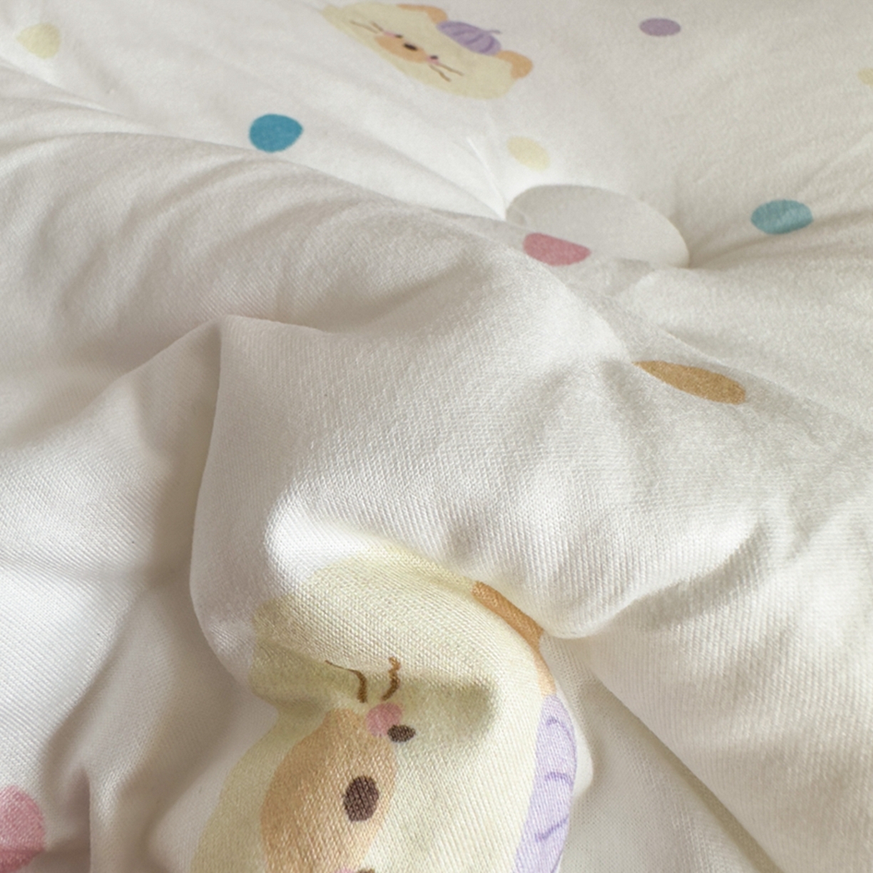 91家纺网 家纺一手货源 找家纺 睡美美家纺 2025新款秋冬亲肤柔软豆豆绒花边款冬被被芯 可爱熊