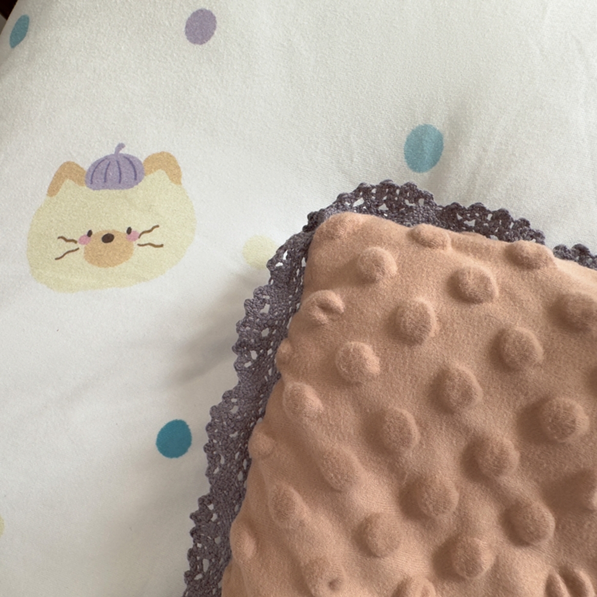 91家纺网 家纺一手货源 找家纺 睡美美家纺 2025新款秋冬亲肤柔软豆豆绒花边款冬被被芯 可爱熊