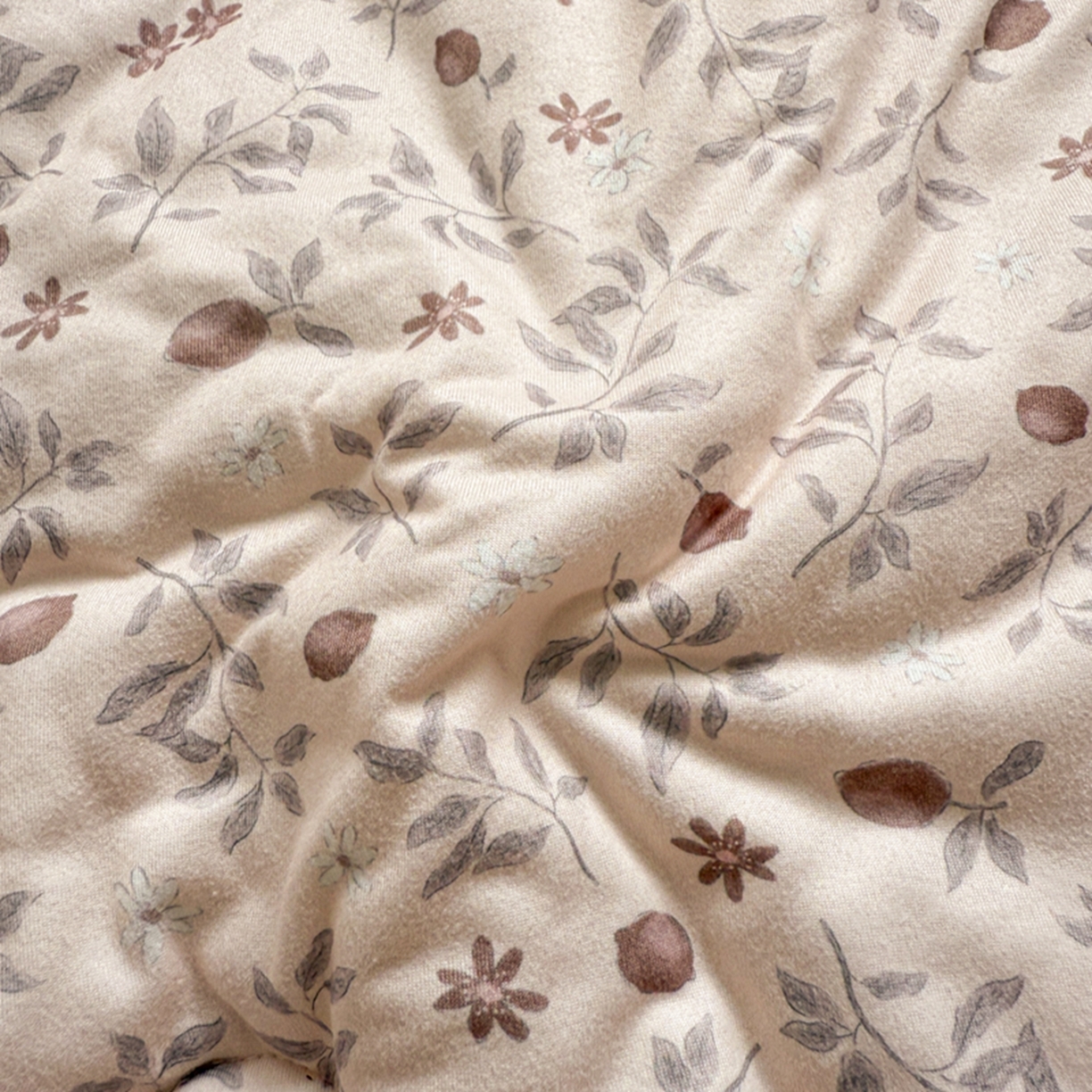 91家纺网 家纺一手货源 找家纺 睡美美家纺 2025新款秋冬亲肤柔软豆豆绒花边款冬被被芯 硕果满园