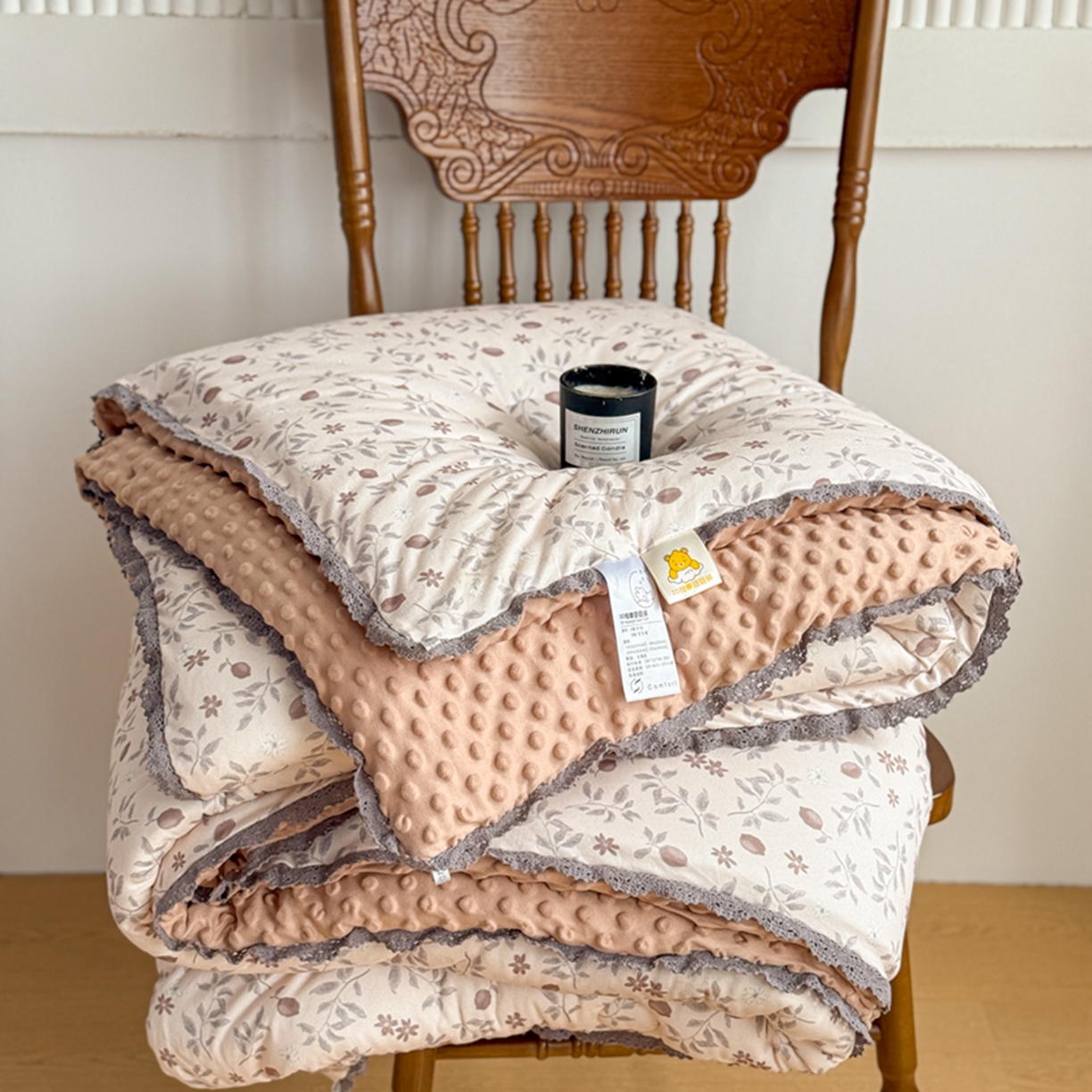 睡美美家纺 2025新款秋冬亲肤柔软豆豆绒花边款冬被被芯 硕果满园