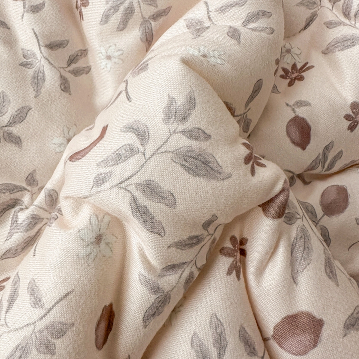 91家纺网 家纺一手货源 找家纺 睡美美家纺 2025新款秋冬亲肤柔软豆豆绒花边款冬被被芯 硕果满园