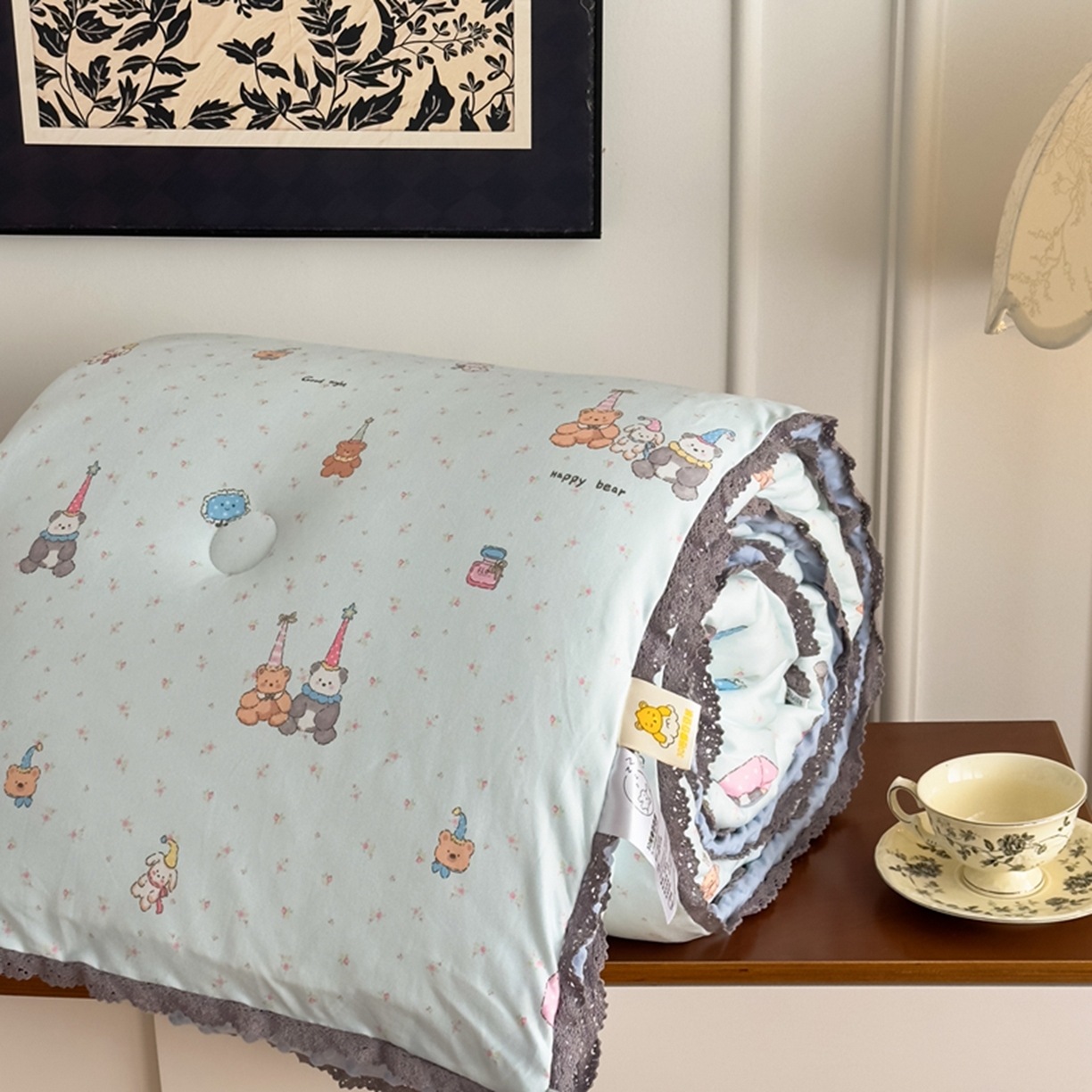 91家纺网 家纺一手货源 找家纺 睡美美家纺 2025新款秋冬亲肤柔软豆豆绒花边款冬被被芯 童话小熊