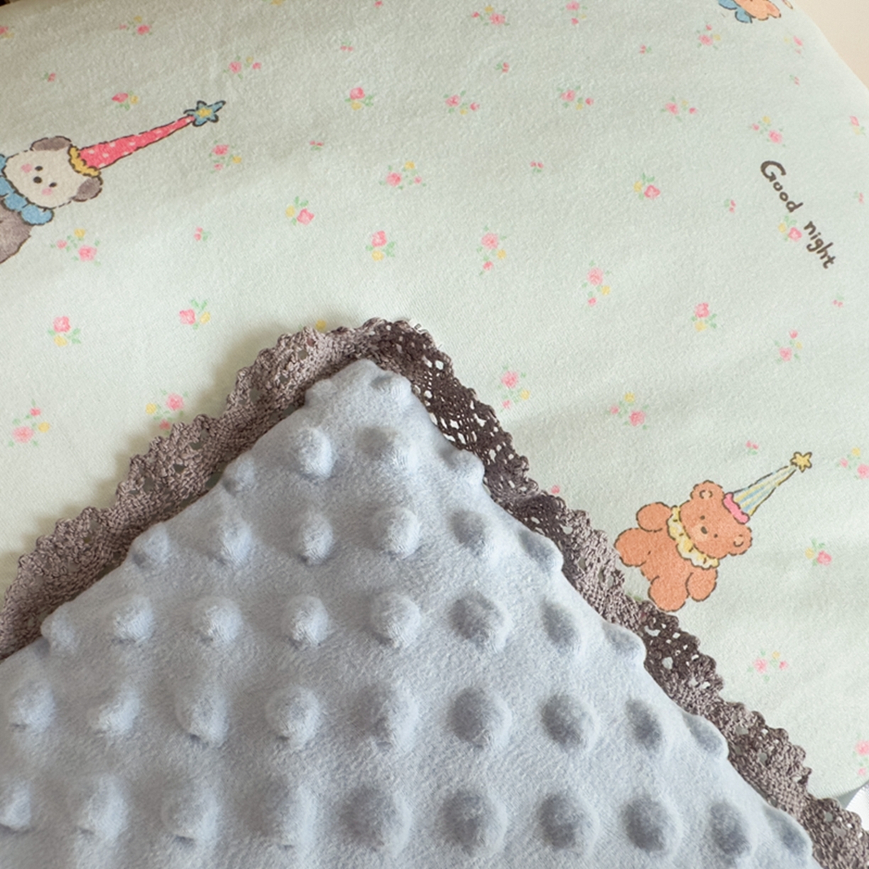 91家纺网 家纺一手货源 找家纺 睡美美家纺 2025新款秋冬亲肤柔软豆豆绒花边款冬被被芯 童话小熊