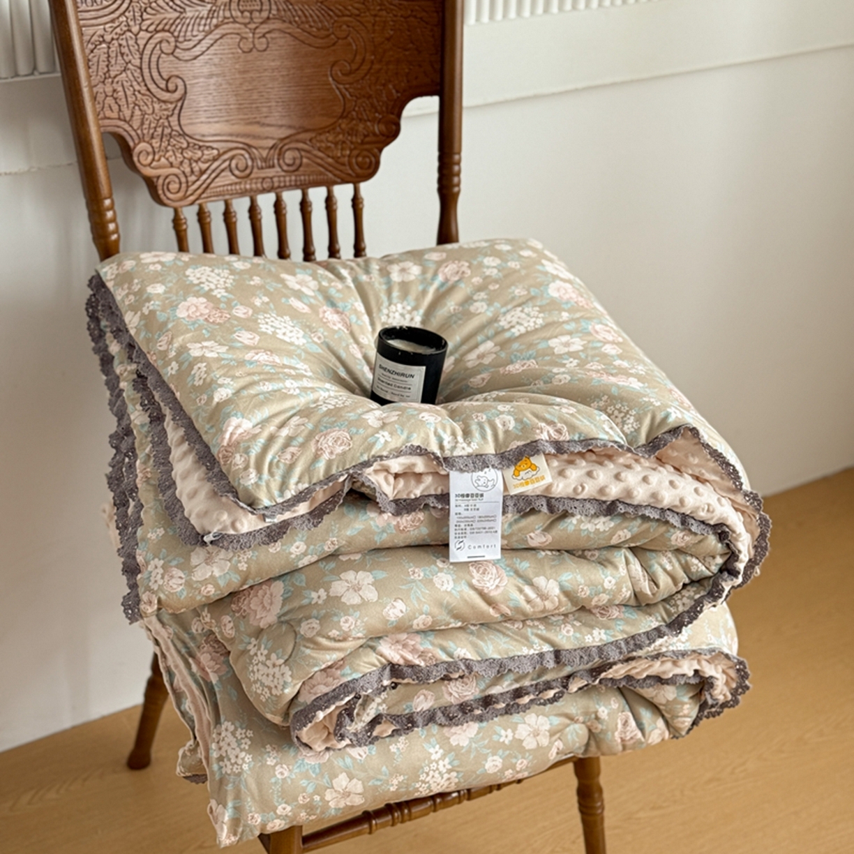 91家纺网 家纺一手货源 找家纺 睡美美家纺 2025新款秋冬亲肤柔软豆豆绒花边款冬被被芯 西野暮色