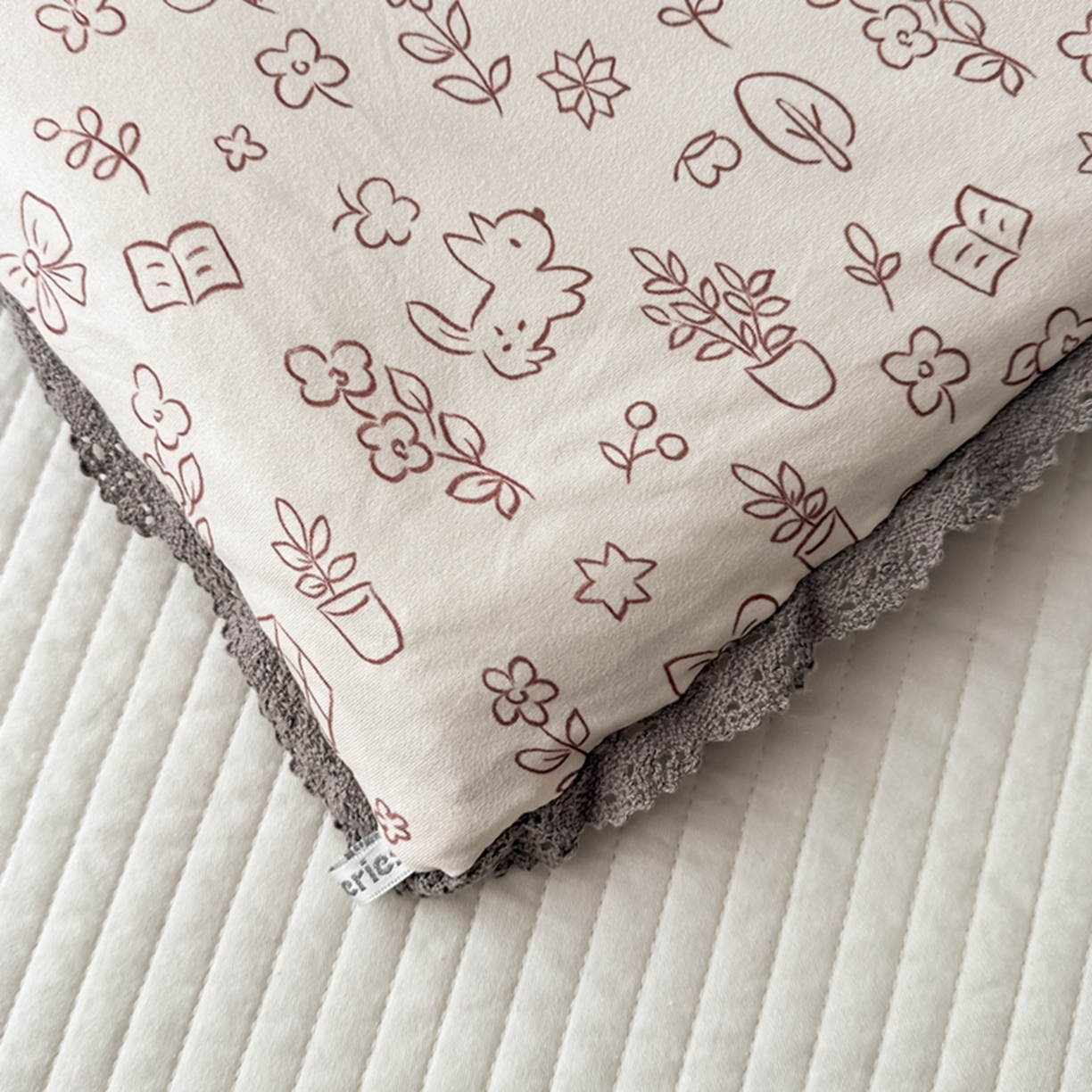 91家纺网 家纺一手货源 找家纺 睡美美家纺 2025新款秋冬亲肤柔软豆豆绒花边款冬被被芯 小兔森林