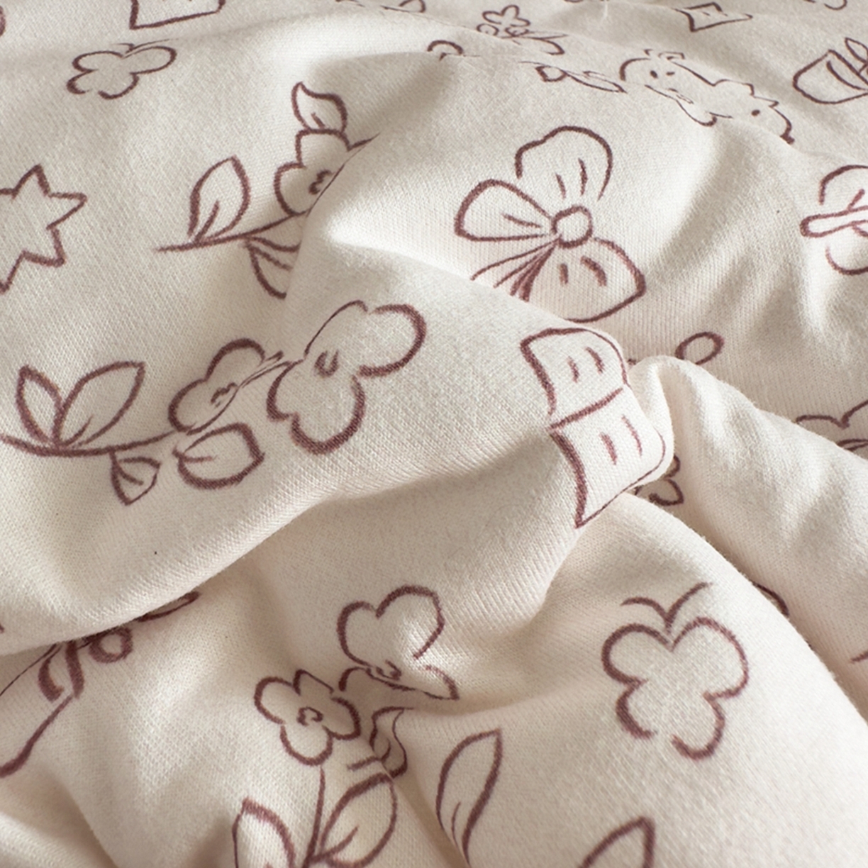 91家纺网 家纺一手货源 找家纺 睡美美家纺 2025新款秋冬亲肤柔软豆豆绒花边款冬被被芯 小兔森林