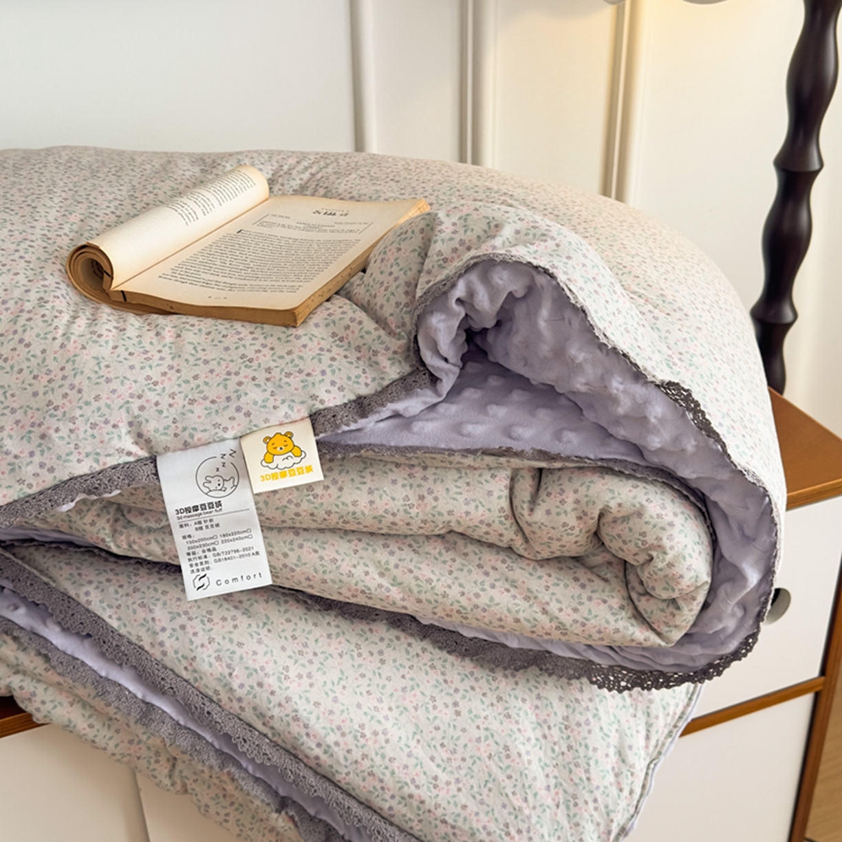 91家纺网 家纺一手货源 找家纺 睡美美家纺 2025新款秋冬亲肤柔软豆豆绒花边款冬被被芯 紫色庄园