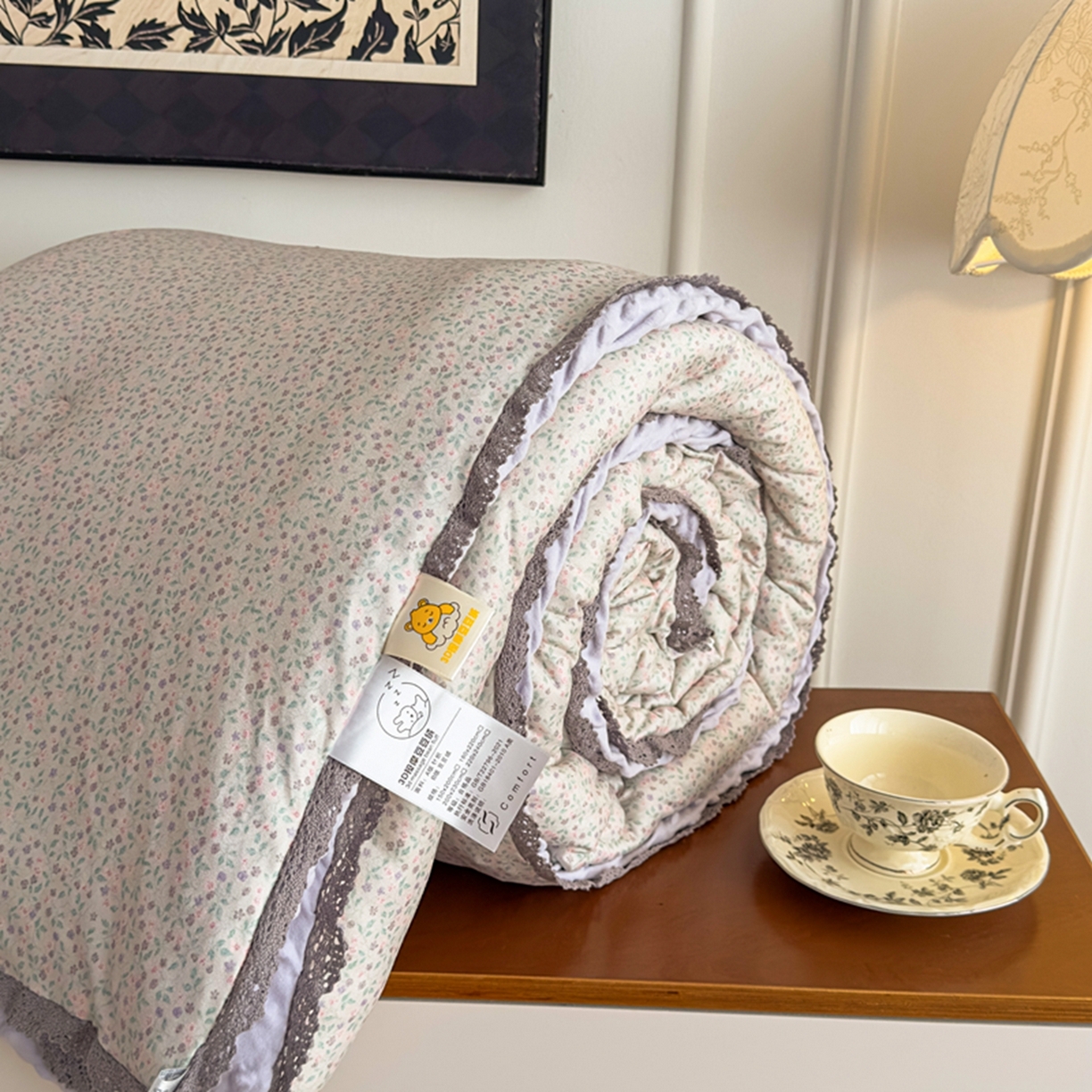 91家纺网 家纺一手货源 找家纺 睡美美家纺 2025新款秋冬亲肤柔软豆豆绒花边款冬被被芯 紫色庄园