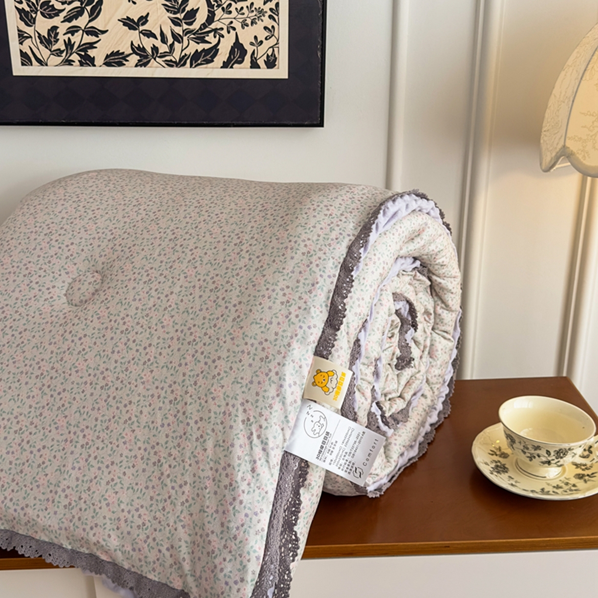 91家纺网 家纺一手货源 找家纺 睡美美家纺 2025新款秋冬亲肤柔软豆豆绒花边款冬被被芯 紫色庄园