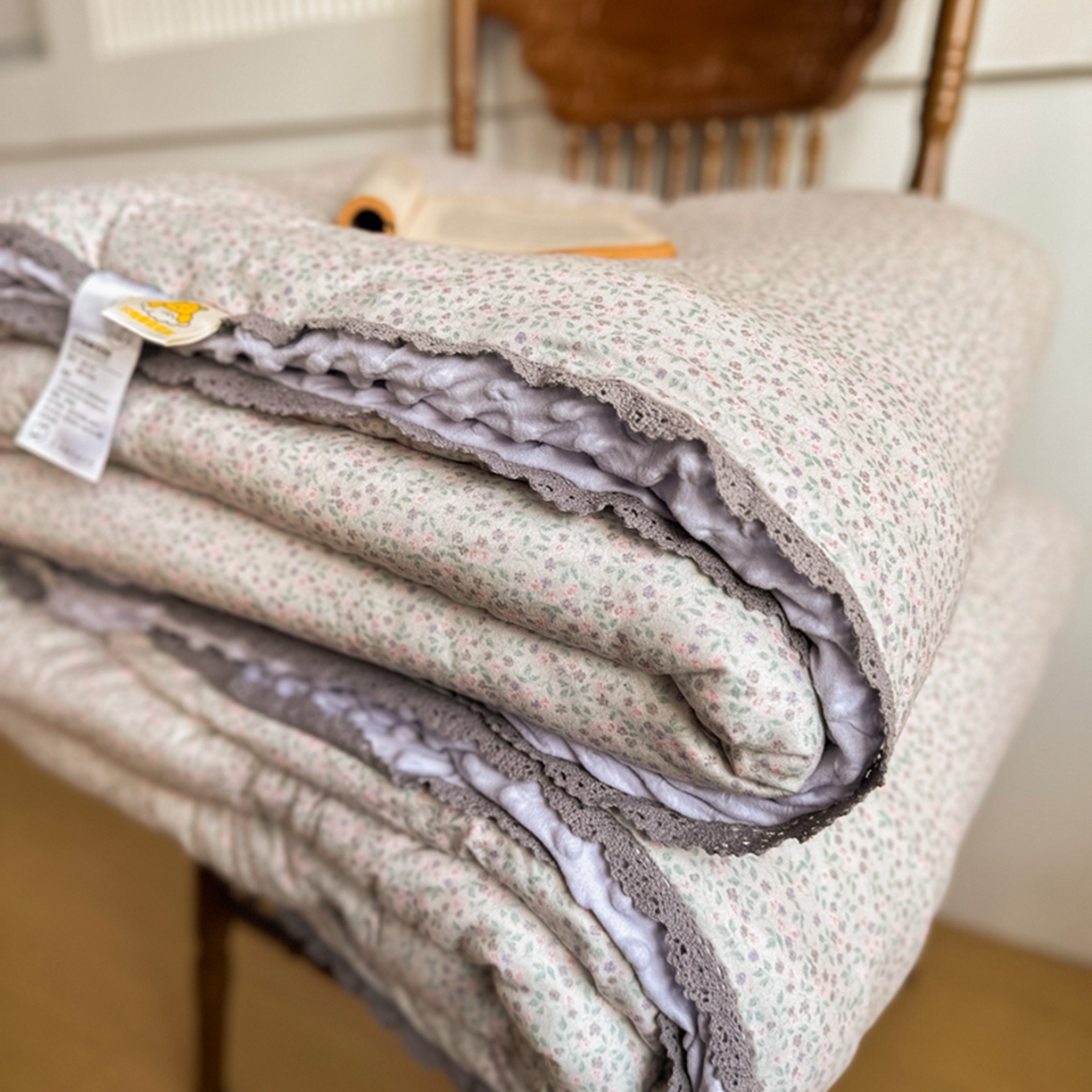 91家纺网 家纺一手货源 找家纺 睡美美家纺 2025新款秋冬亲肤柔软豆豆绒花边款冬被被芯 紫色庄园