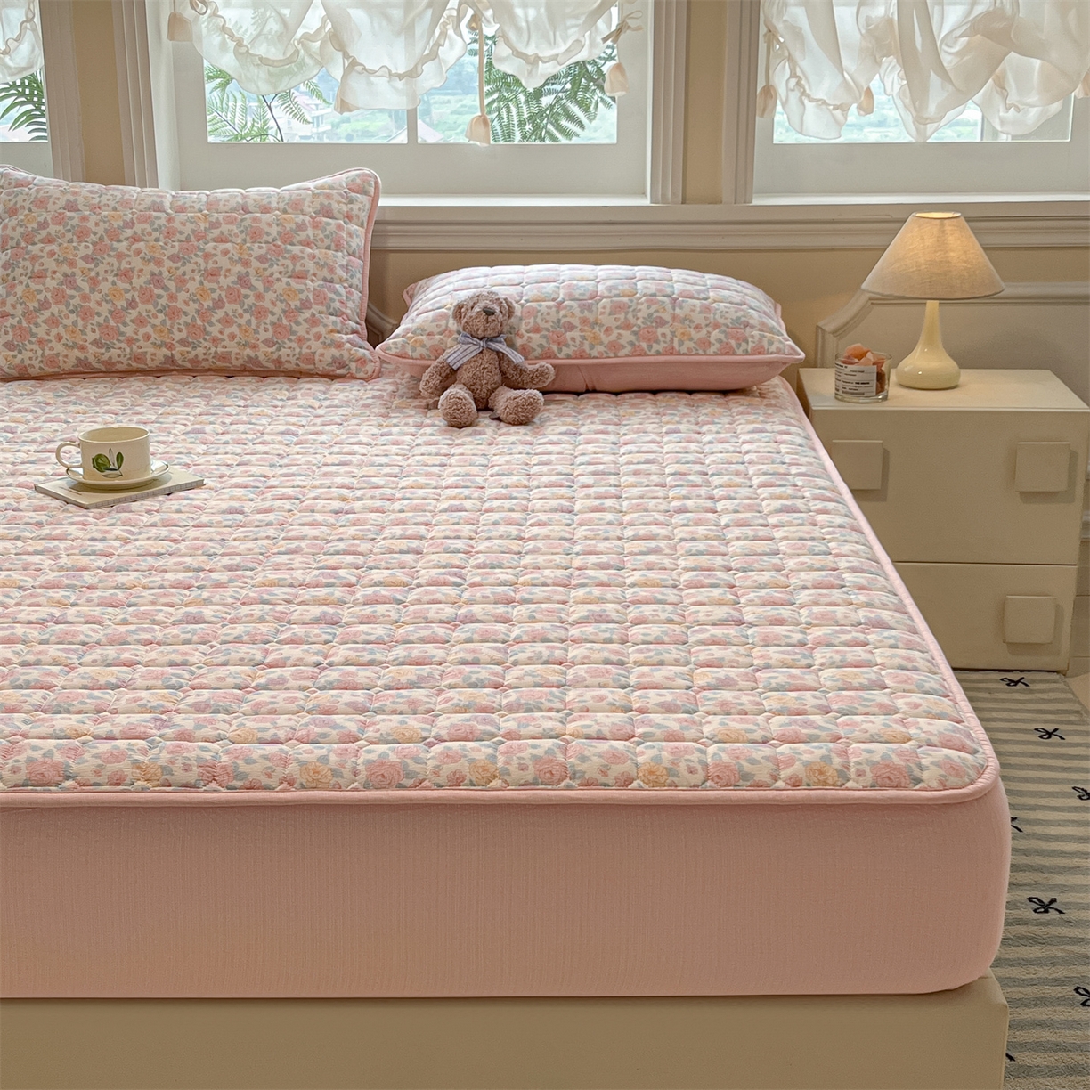 91家纺网 家纺一手货源 找家纺 九亭家纺 2025新款A类皱皱纱印花防水夹棉床笠 防水款-花漾甜梦