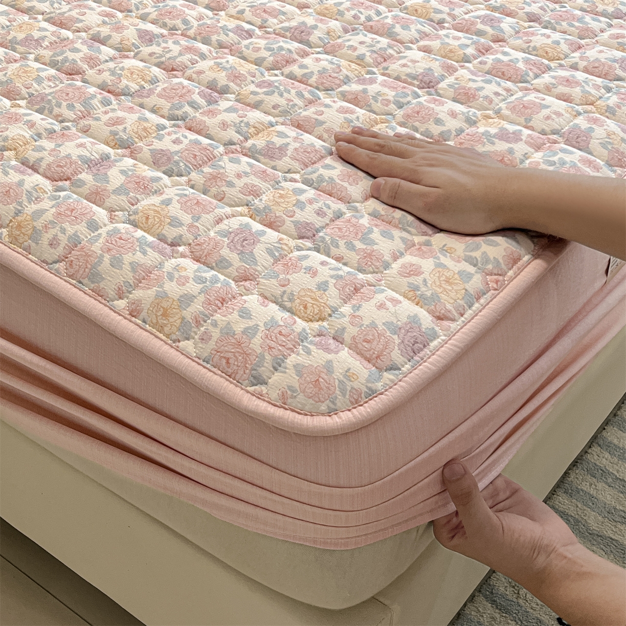 91家纺网 家纺一手货源 找家纺 九亭家纺 2025新款A类皱皱纱印花防水夹棉床笠 防水款-花漾甜梦