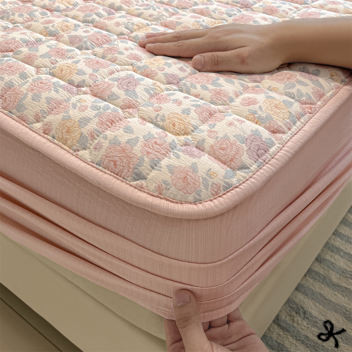 91家纺网 家纺一手货源 找家纺 九亭家纺 2025新款A类皱皱纱印花防水夹棉床笠 防水款-花漾甜梦