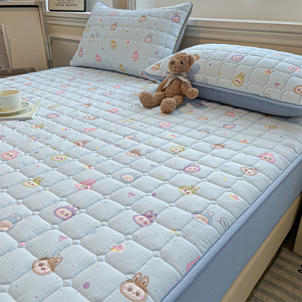 91家纺网 家纺一手货源 找家纺 九亭家纺 2025新款A类皱皱纱印花防水夹棉床笠 防水款-幻彩梦域