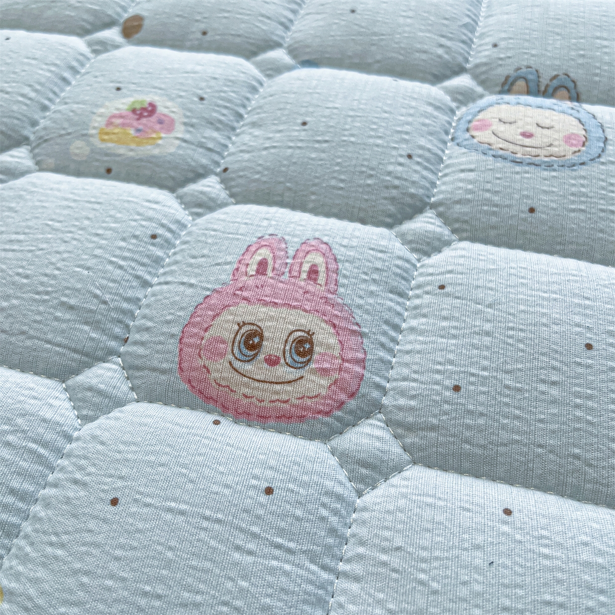 91家纺网 家纺一手货源 找家纺 九亭家纺 2025新款A类皱皱纱印花防水夹棉床笠 防水款-幻彩梦域